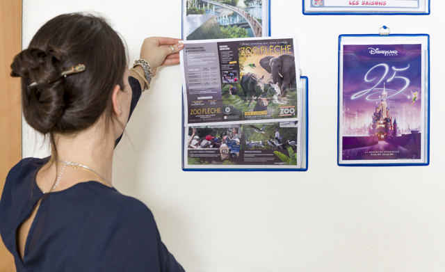 Porte-brochure à accrocher - A4 - paysage – bleu