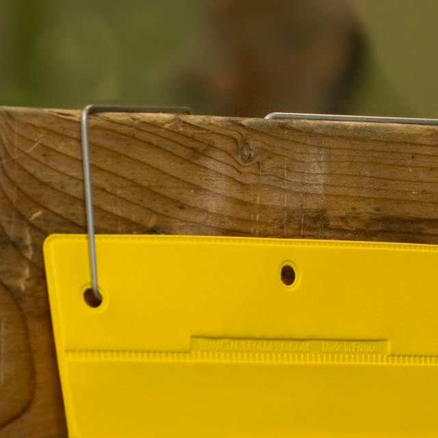 Crochet inox pour pochettes d'identification logistique